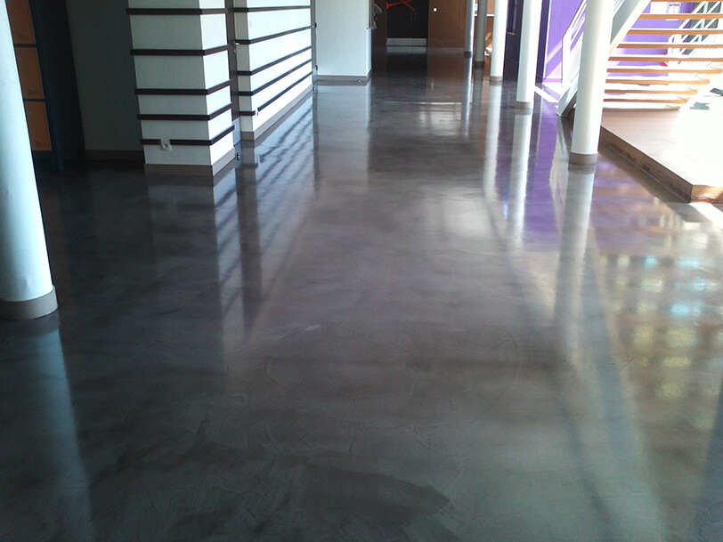 béton ciré dans une institution publique à Fontenay le Comte par Ducept RBC, carreleur à Fontenay le Comte