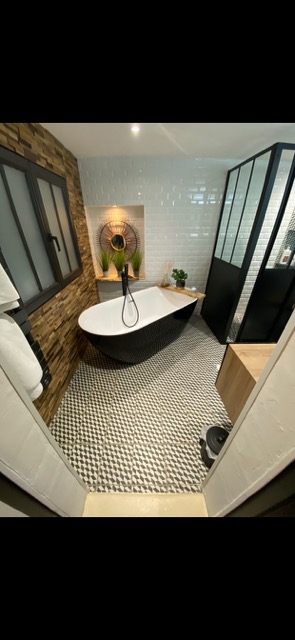 Réalisation d'une salle de bain par DUCEPT Carrelage, carreleur à Fontenay-le-Comte