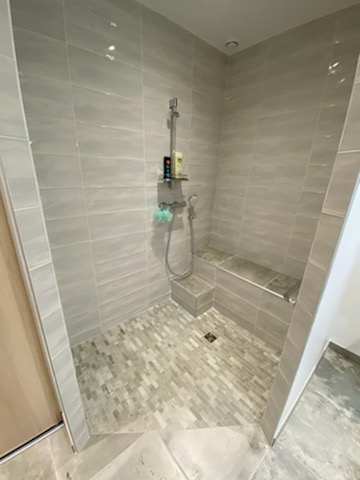 Réalisation d'une salle de bain par DUCEPT Carrelage, carreleur à Fontenay-le-Comte