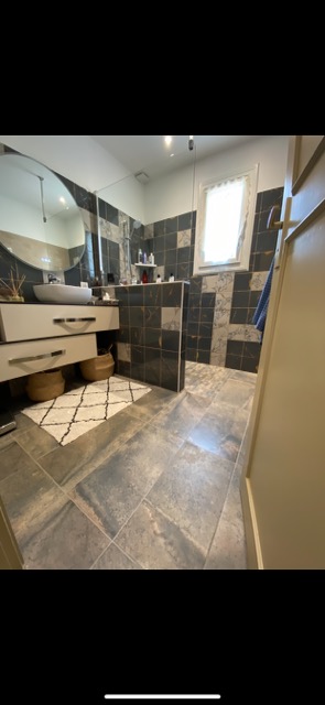 Réalisation d'une salle de bain par DUCEPT Carrelage, carreleur à Fontenay-le-Comte