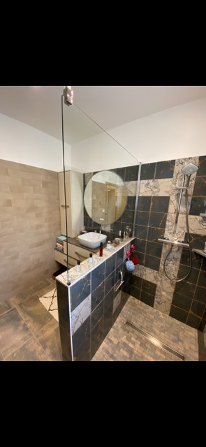 Réalisation d'une salle de bain par DUCEPT Carrelage, carreleur à Fontenay-le-Comte